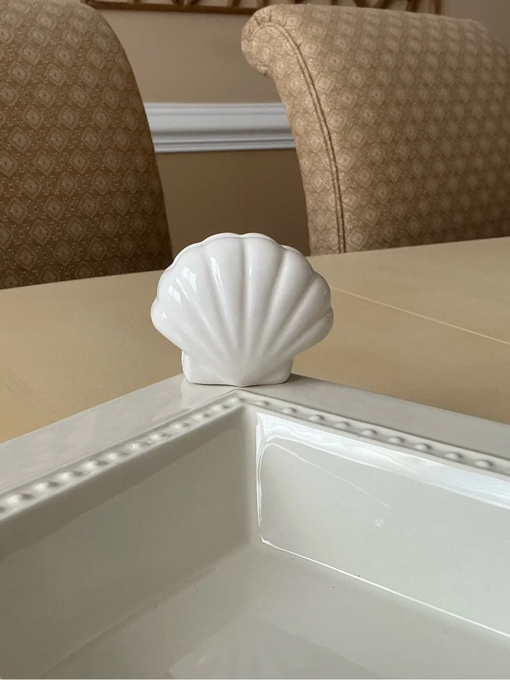 White Seashell Place Card Holder Platter Decoration  🐚